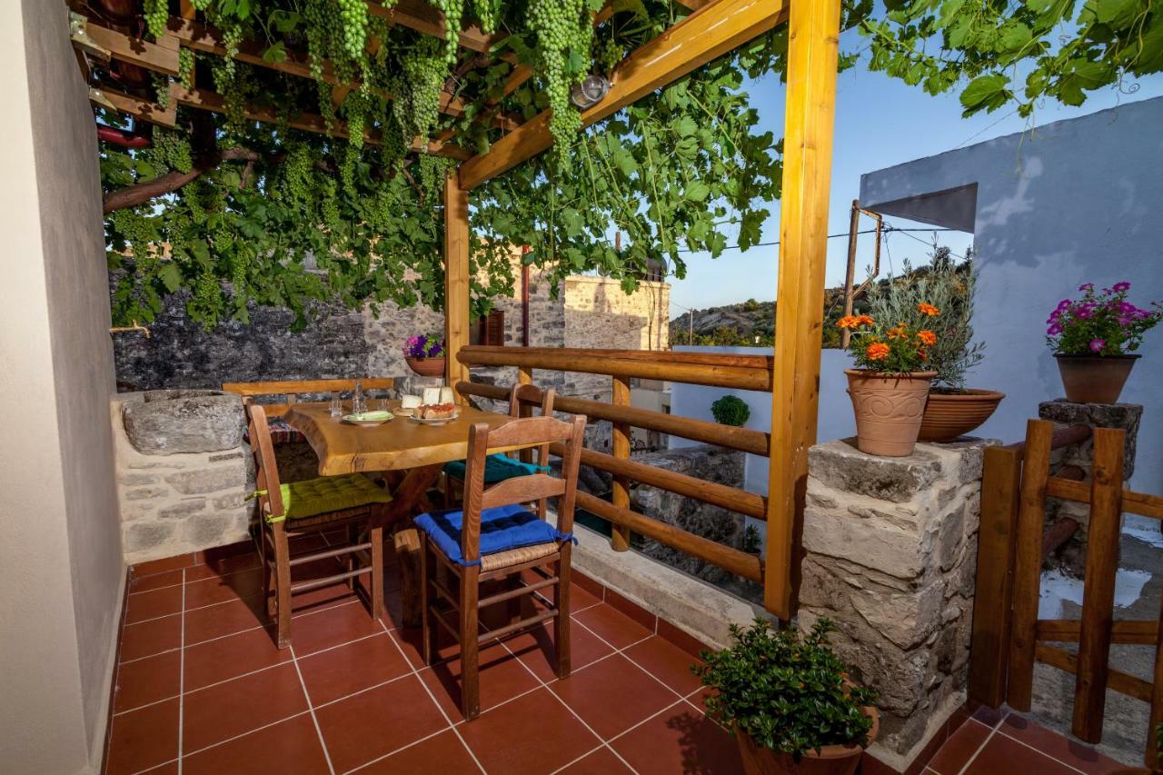 Hostal Aristidis'S Plouti Moires Exterior foto