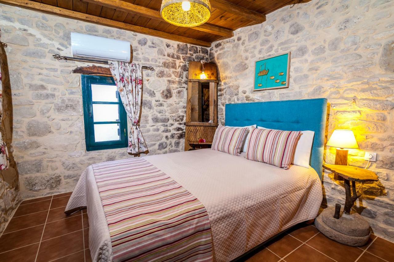 Hostal Aristidis'S Plouti Moires Exterior foto