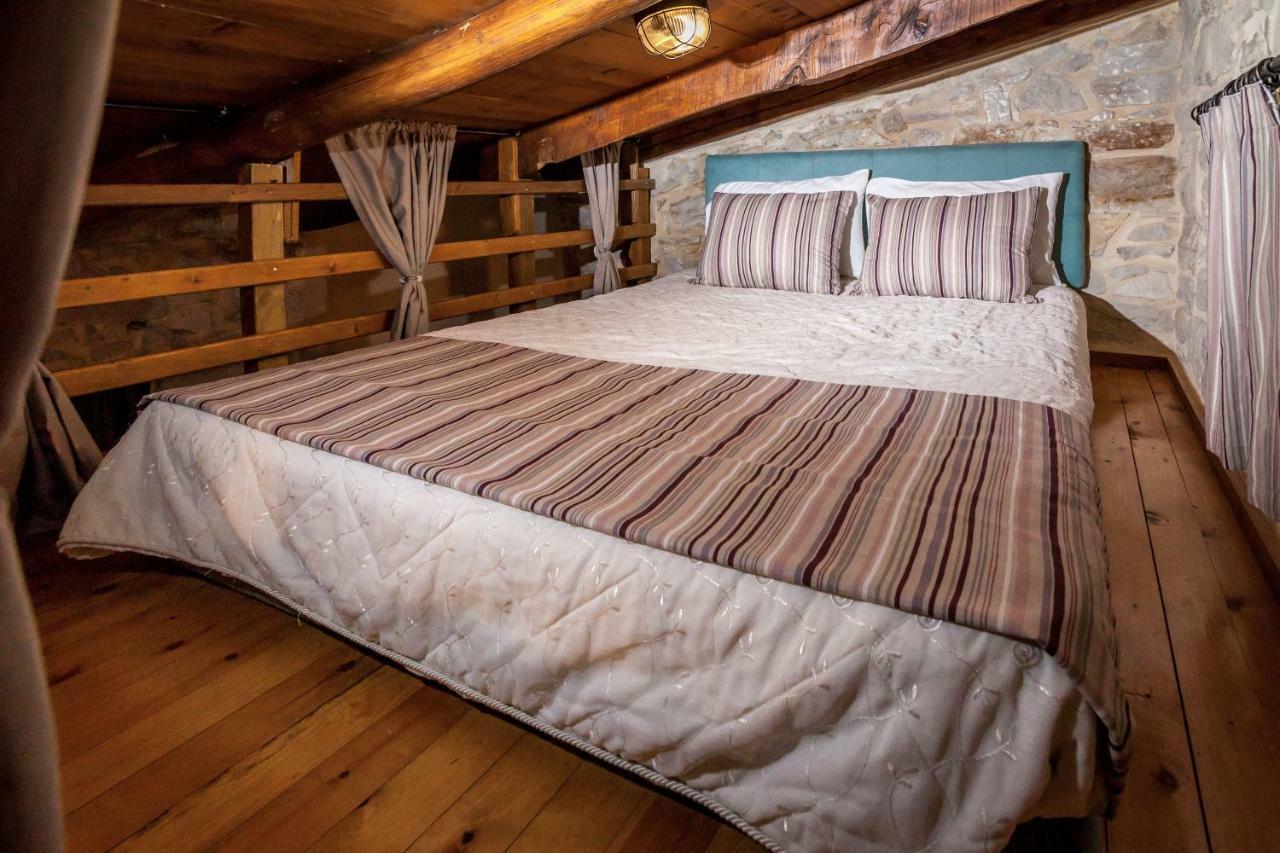 Hostal Aristidis'S Plouti Moires Exterior foto