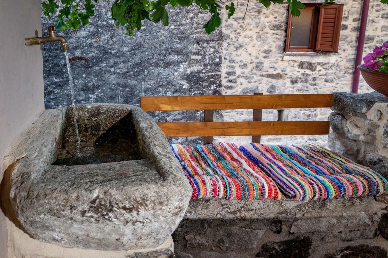 Hostal Aristidis'S Plouti Moires Exterior foto