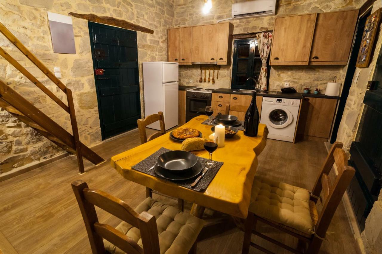 Hostal Aristidis'S Plouti Moires Exterior foto